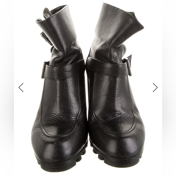 Robert Clergerie Black Leather Ankle Boots buckle moto lug 7 - Picture 3 of 4
